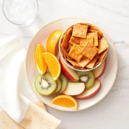 Simple Mills, Натуральные безглютеновые крекеры с миндальной мукой, фермерский чеддер, 6 упаковок, по 0,8 унции (23 г) каждая