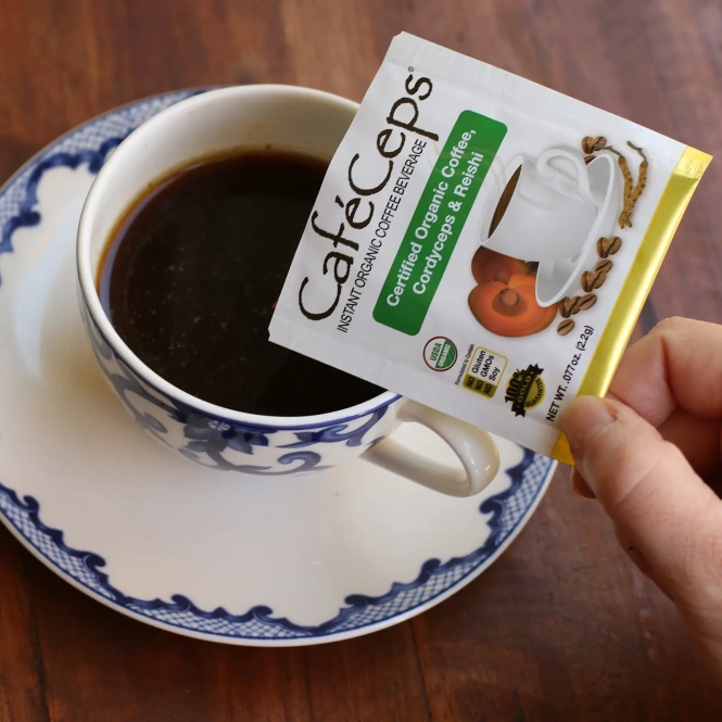 California Gold Nutrition, CafeCeps, сертифицированный органический растворимый кофе с кордицепсом и грибами рейши, 30 пакетиков, 2,2 г (0,08 унции)