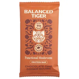 Balanced Tiger, протеиновый батончик, тесто для печенья с шоколадной крошкой, 12 батончиков по 44 г (1,55 унции)